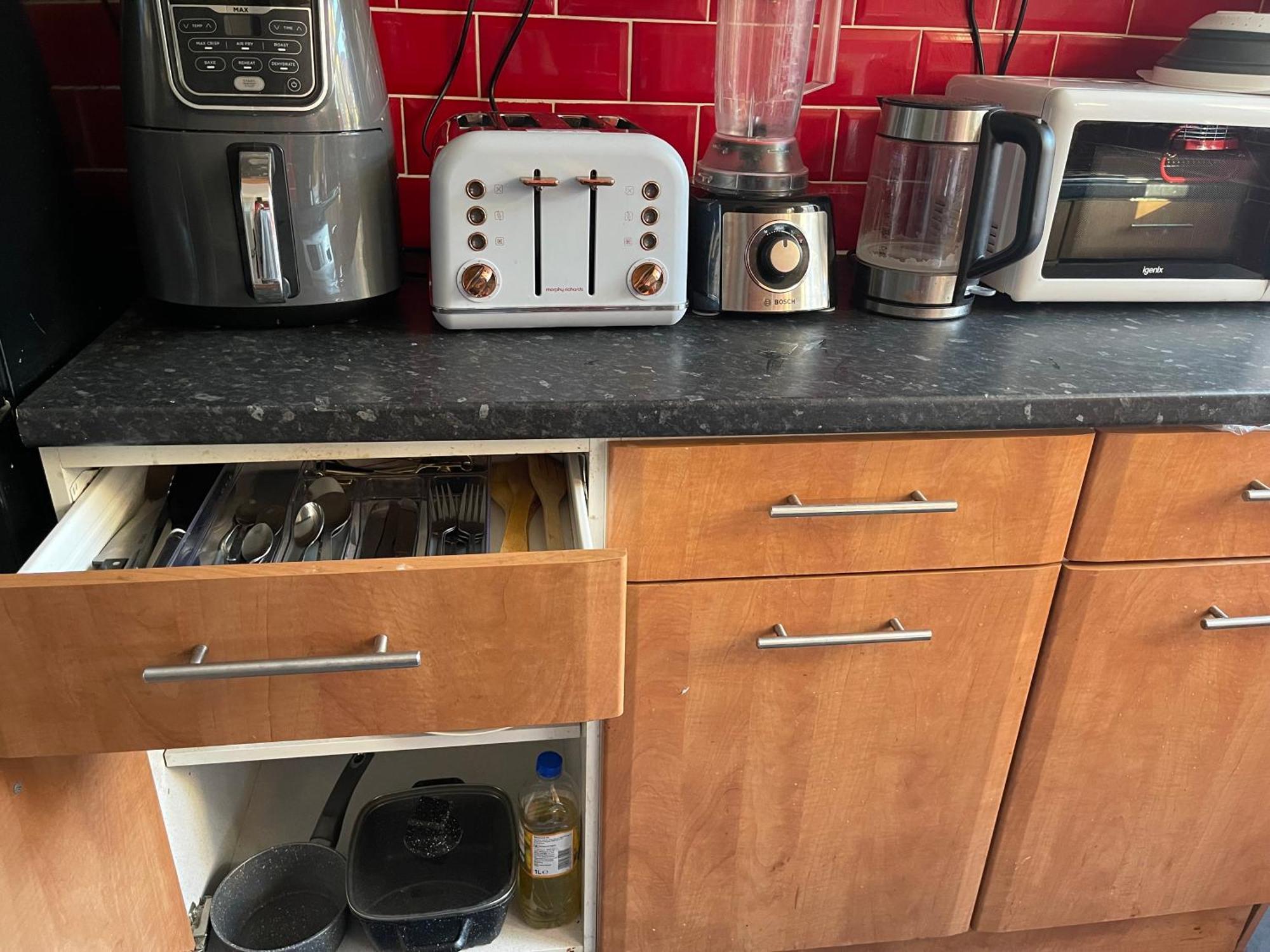Room With King Size Bed And Shared Kitchen Raynes Park Eksteriør billede